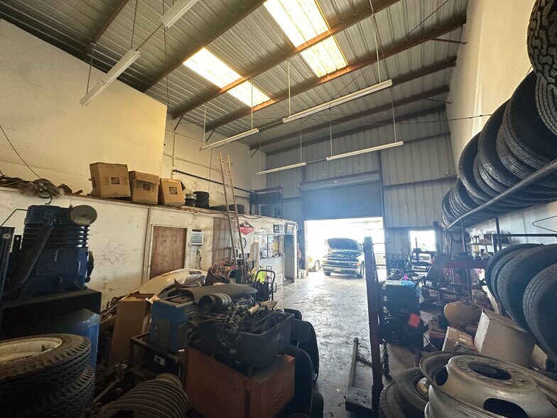 More Photos Of 87-166 Farrington Hwy, Waianae Auto Repair For Sale