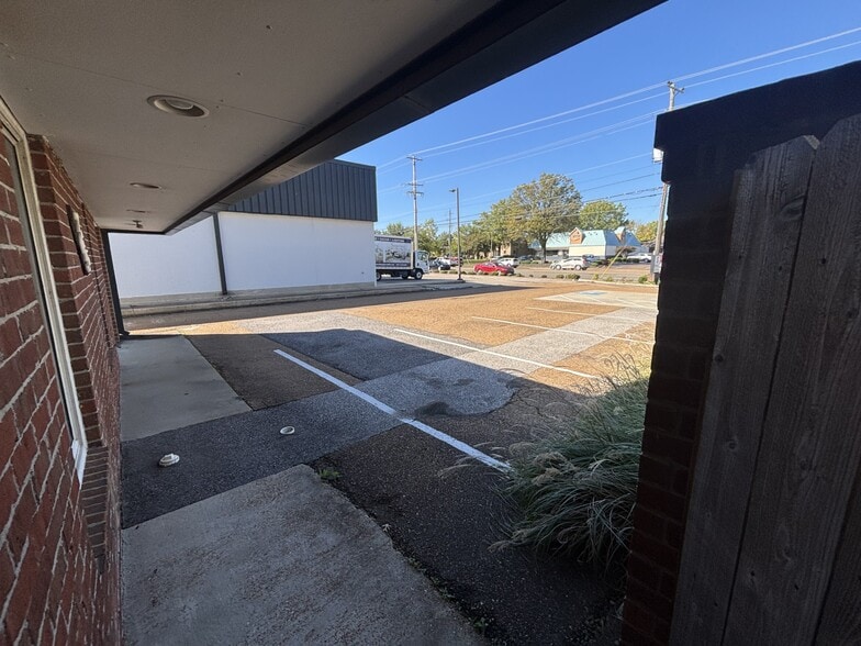 More Photos Of 763-765 W Poplar Ave, Collierville Freestanding For Sale