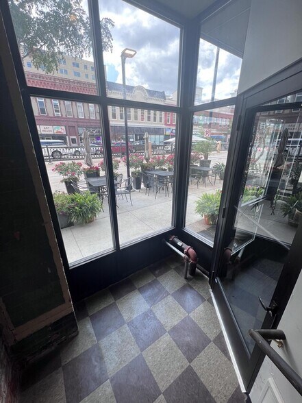More Photos Of 318 S Broadway, Rochester General Retail For Sale