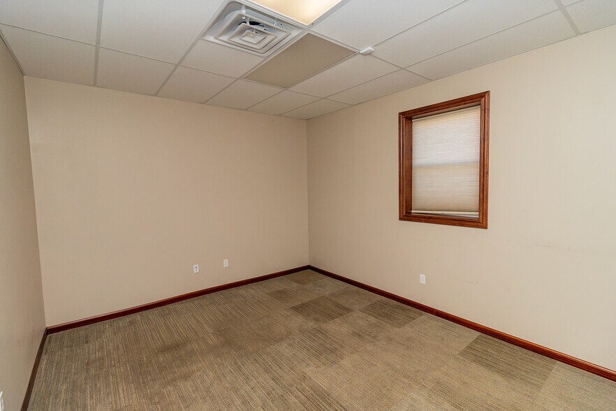 More Photos Of 1627 S Hillside St, Wichita Freestanding For Sale