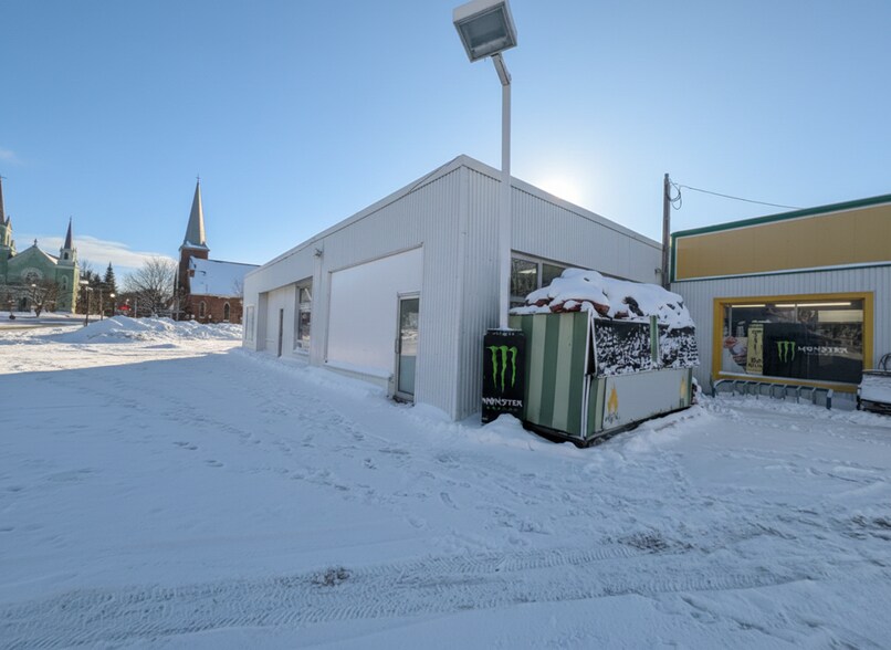 More Photos Of 140 John St, Hawkesbury Auto Repair For Lease