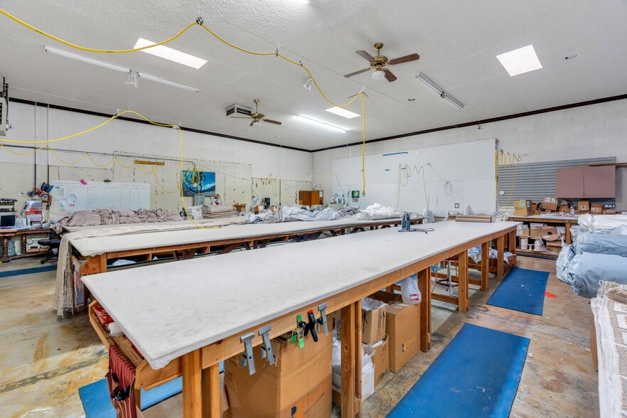 More Photos Of 17 W Sunset Ave, Salt Lake City Light Manufacturing For Sale