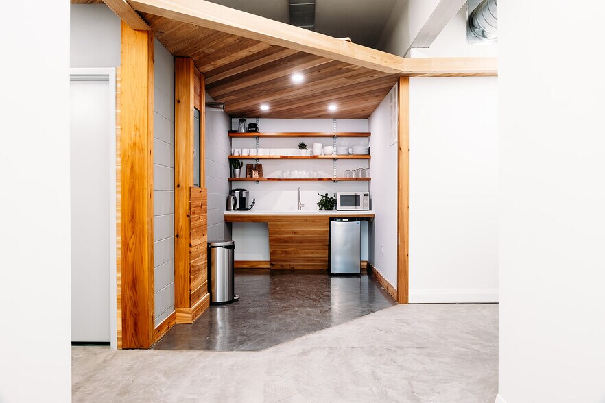More Photos Of 499 Hill St, London Office For Lease