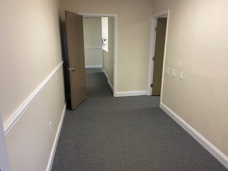 More Photos Of 3501 SW 2nd Ave, Gainesville Restaurant For Lease