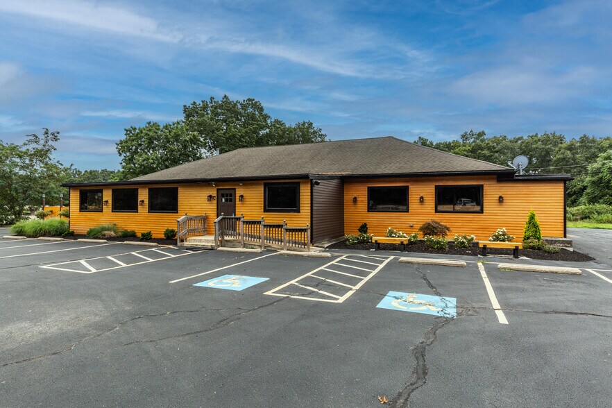 More Photos Of 332 Farnum Pike, Smithfield Restaurant For Sale