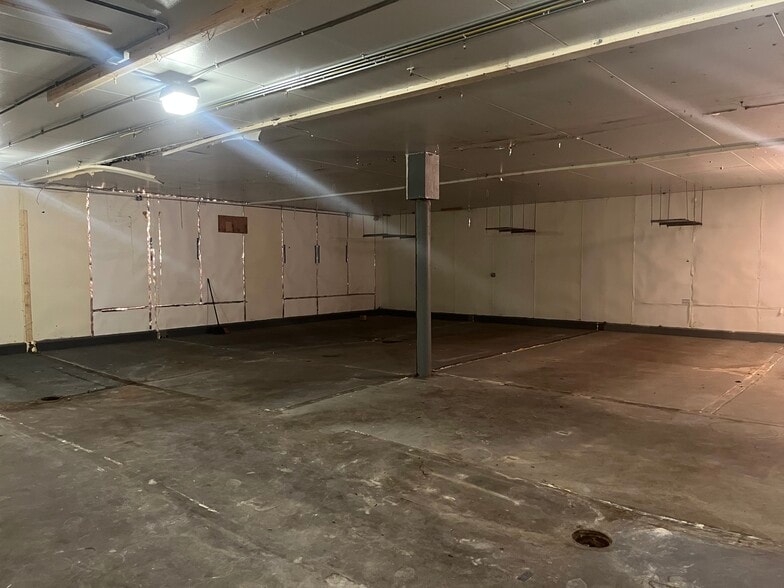 More Photos Of 31 Budlong Rd, Cranston Warehouse For Lease