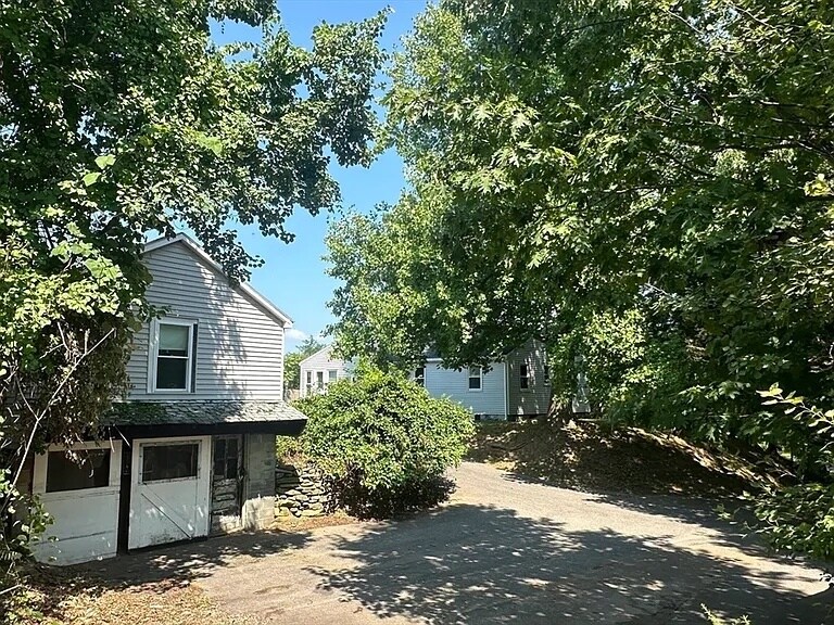 More Photos Of 95 Baskin Dr, Chicopee Office Residential For Sale