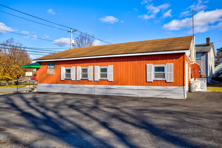 More Photos Of 48 Lincoln Ave, Saratoga Springs Freestanding For Sale