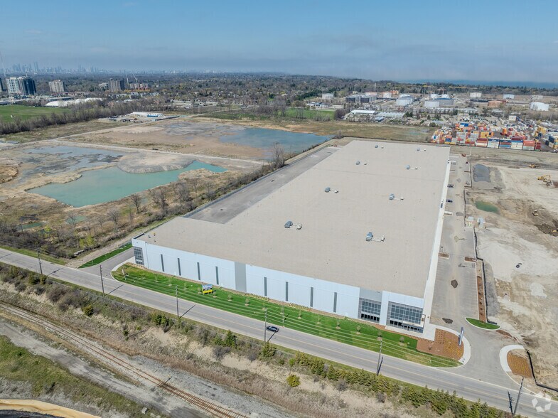 More Photos Of 587 Avonhead Rd, Mississauga Warehouse For Lease