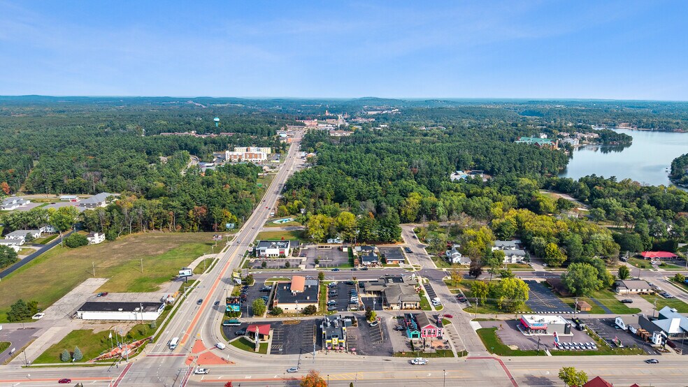 More Photos Of 31 S Wisconsin Dells Pky, Lake Delton Freestanding For Sale