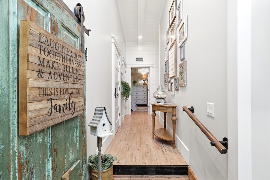 More Photos Of 840 Myrtle Ter, Naples Freestanding For Sale