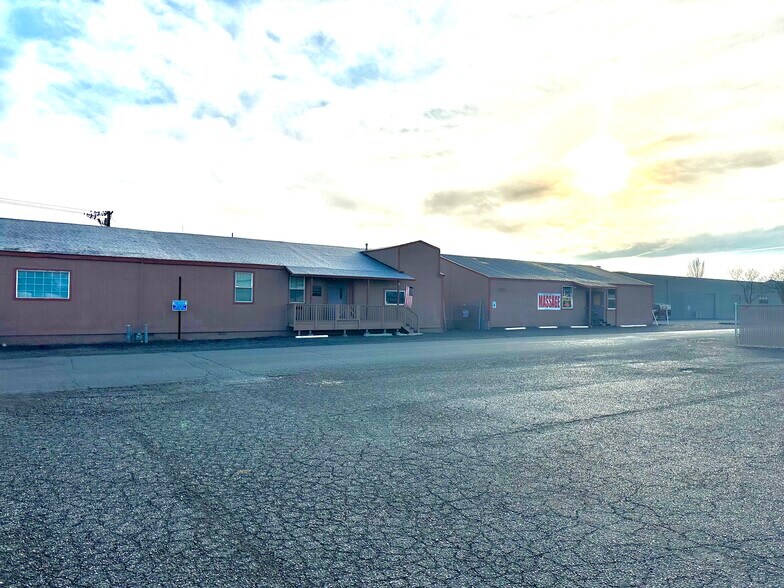 More Photos Of , Kennewick General Retail For Sale