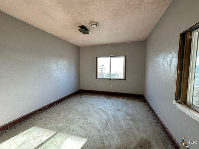 More Photos Of 254 Main St, Westmorland Freestanding For Sale