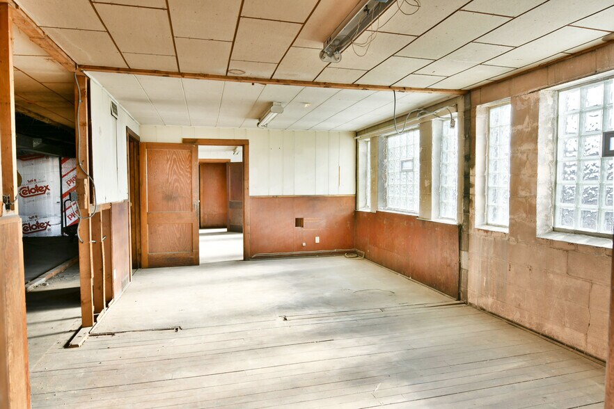 More Photos Of 944 W Rayen Ave, Youngstown Industrial For Sale