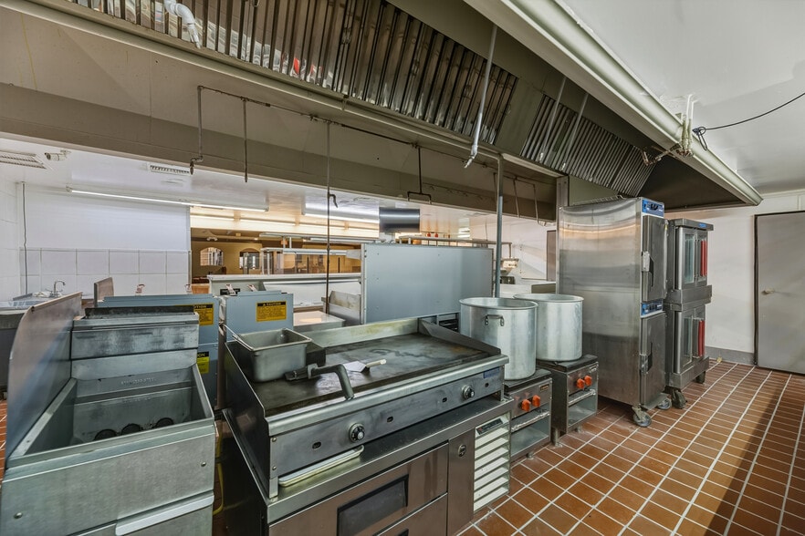 More Photos Of 300 N Cocoa Blvd, Cocoa Restaurant For Lease