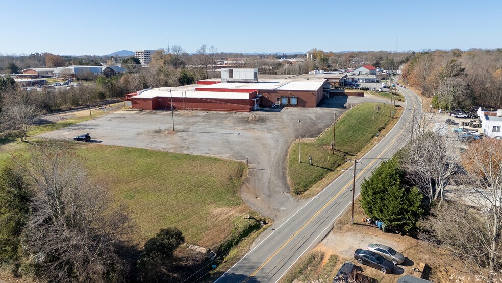More Photos Of 2146 Highland Ave NE, Hickory Warehouse For Lease
