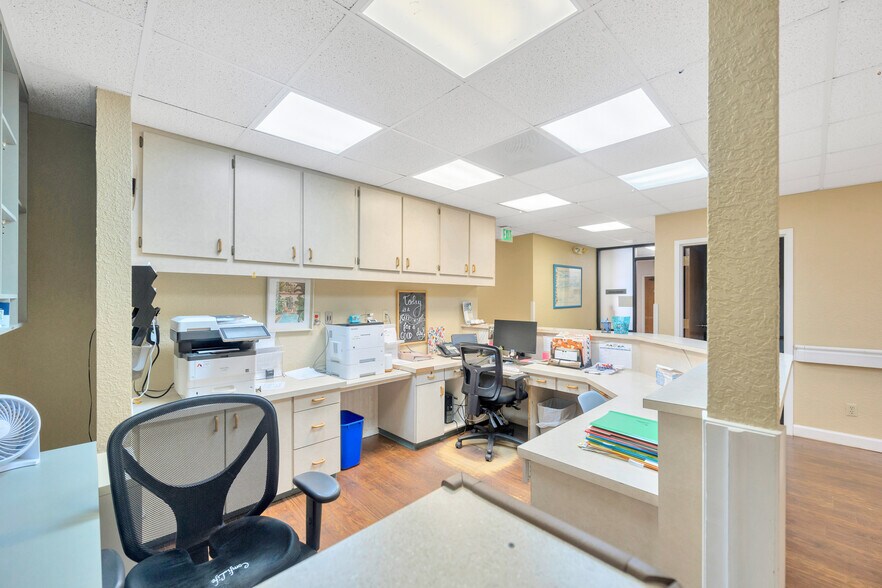 More Photos Of 13644 Walsingham Rd, Largo Medical For Lease