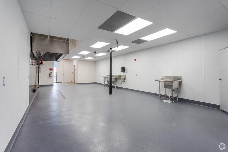 More Photos Of 3783 Presidential Pky, Atlanta Restaurant For Lease