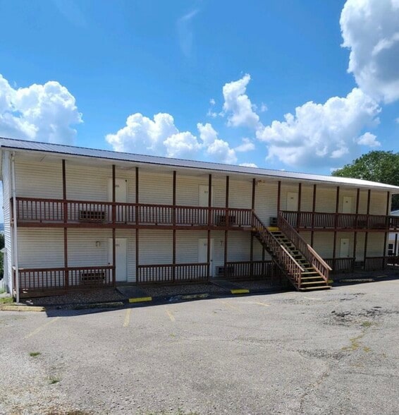 More Photos Of Lake Road 254-15, Wheatland Hotel For Sale