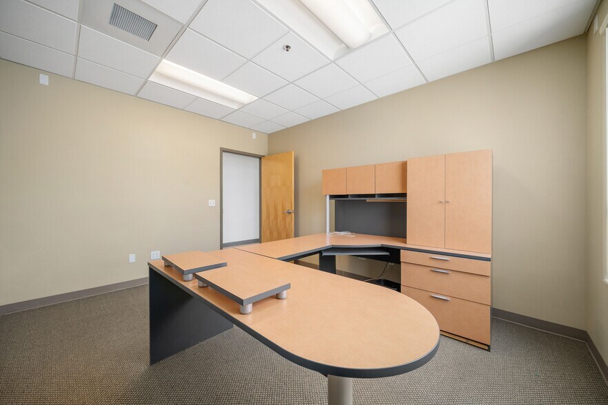 More Photos Of 2122-2126 Hutton Rd, Nipomo Flex For Lease