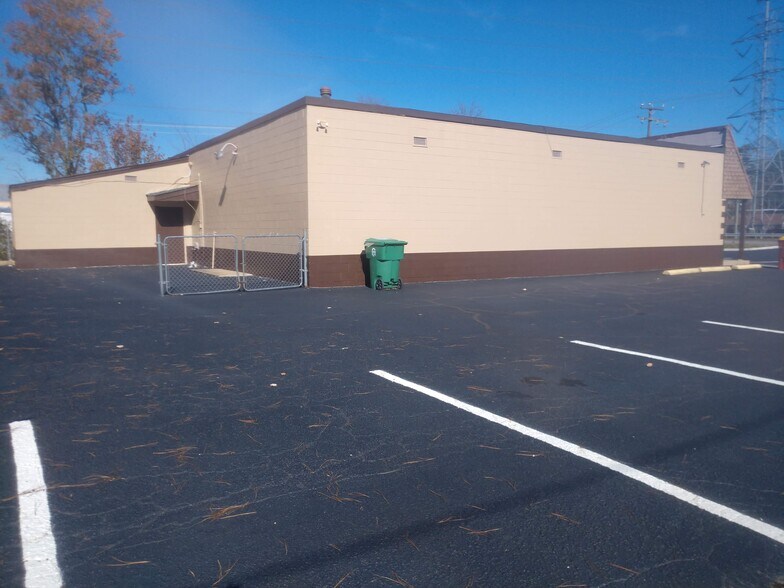 More Photos Of 2542 S Crater Rd, Petersburg Freestanding For Sale