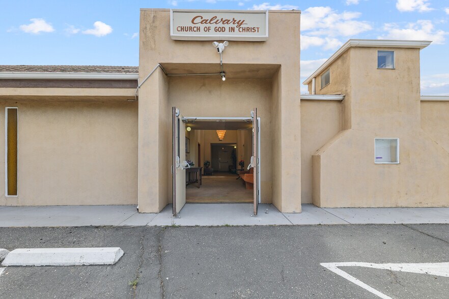 More Photos Of 1415 E Ramsey St, Banning Religious Facility For Lease
