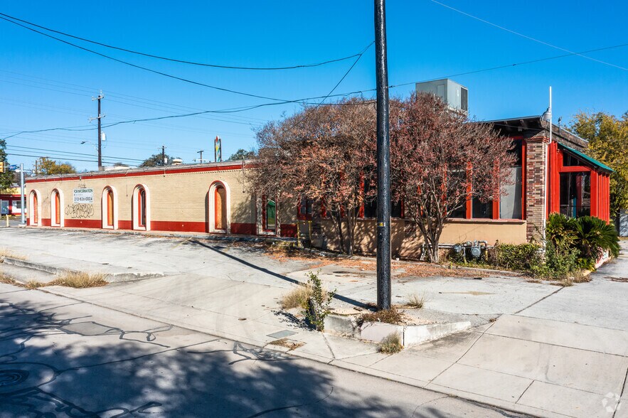 More Photos Of 3210 Broadway St, San Antonio Restaurant For Lease