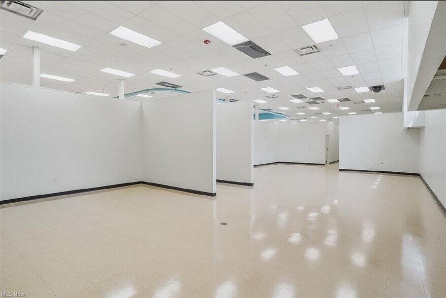 More Photos Of 475 E 185th St, Euclid Drugstore For Sale