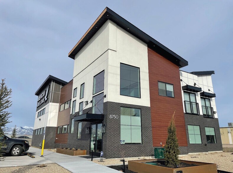 More Photos Of 8750 S Harrison St, Sandy Unknown For Lease
