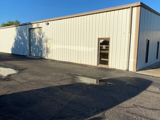 More Photos Of 3222 Bart Conner Dr, Norman Warehouse For Lease