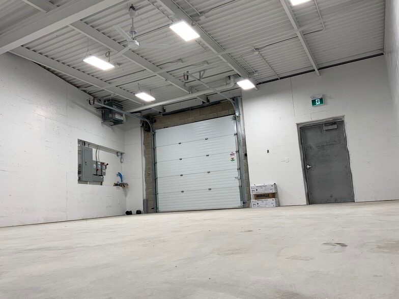 More Photos Of 301 Croft Dr, Windsor Distribution For Lease