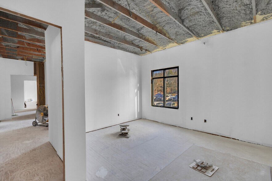 More Photos Of 737 Bridgeport Ave, Shelton Storefront For Lease