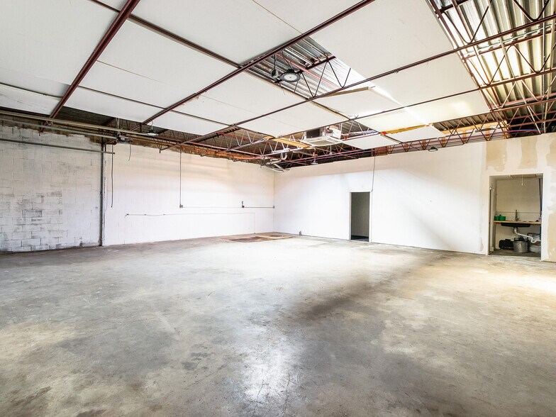 More Photos Of 414 N Chestnut Ave, Green Bay Specialty For Sale