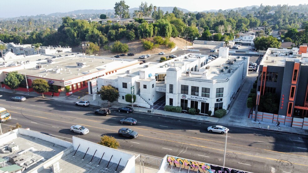 More Photos Of 19626 Ventura Blvd, Tarzana Office For Lease