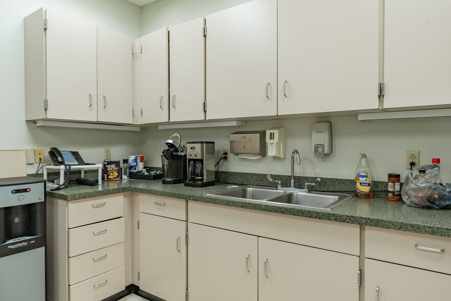 More Photos Of 6500 Preston Hwy, Louisville Medical For Lease