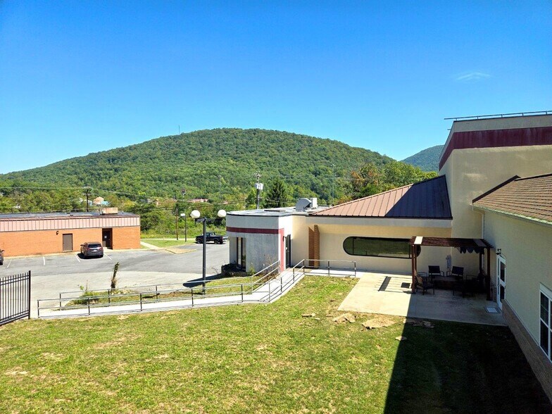 More Photos Of 203 Interstate Dr, Covington Healthcare For Sale