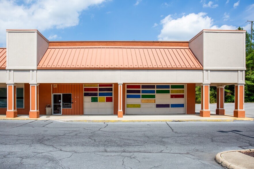 More Photos Of 801-901 W Broad St, Waynesboro Unknown For Lease