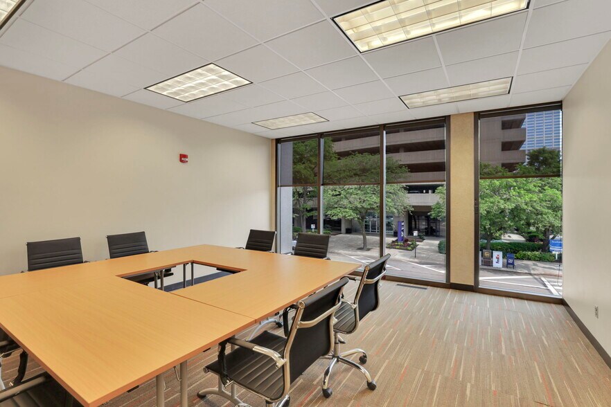 More Photos Of 141 E Town St, Columbus Office Residential For Lease