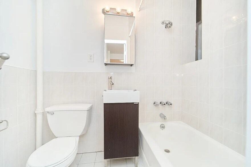 More Photos Of 239 W 20th St, New York Apartments For Sale