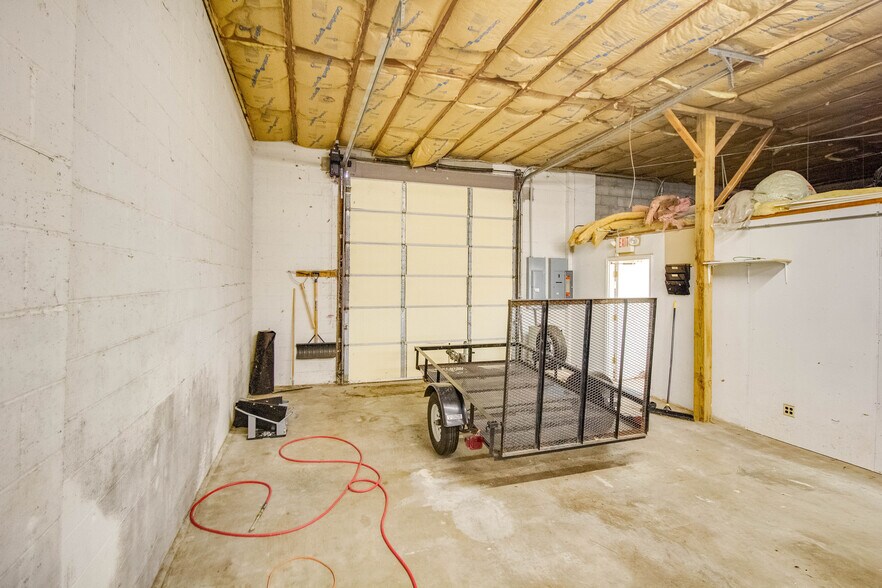 More Photos Of 319-321 Ridge St, Alton Showroom For Sale