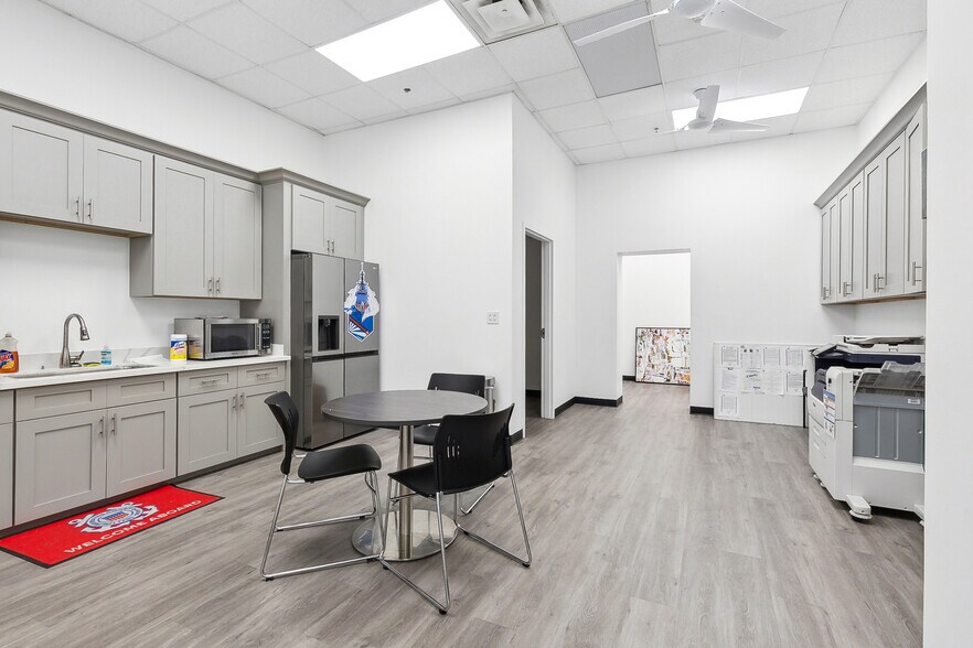 More Photos Of 3908 Veterans Memorial Blvd, Metairie General Retail For Sale