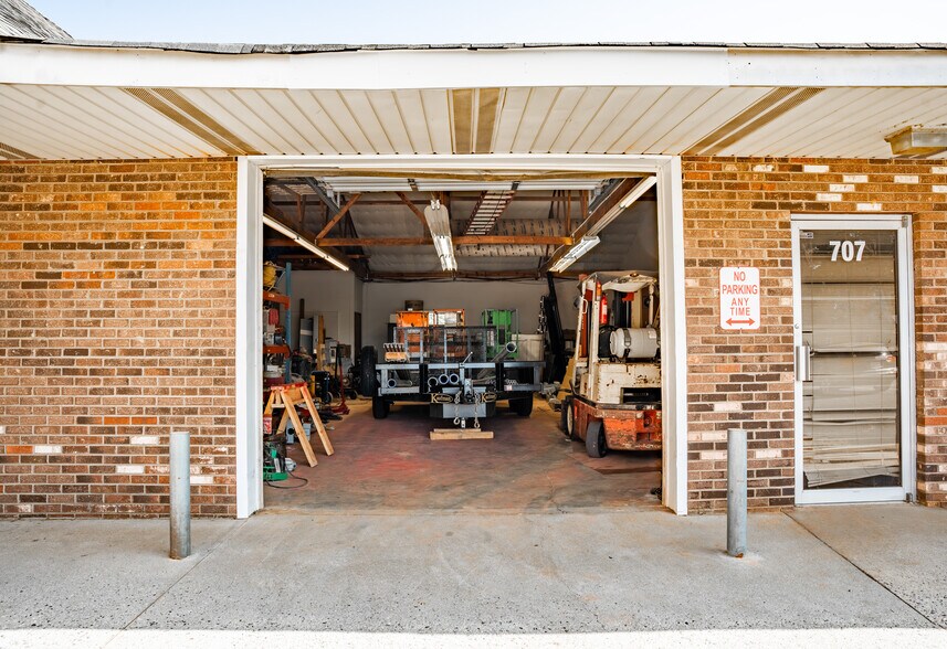 More Photos Of 700 N Cannon Blvd, Kannapolis Storefront Retail Office For Lease