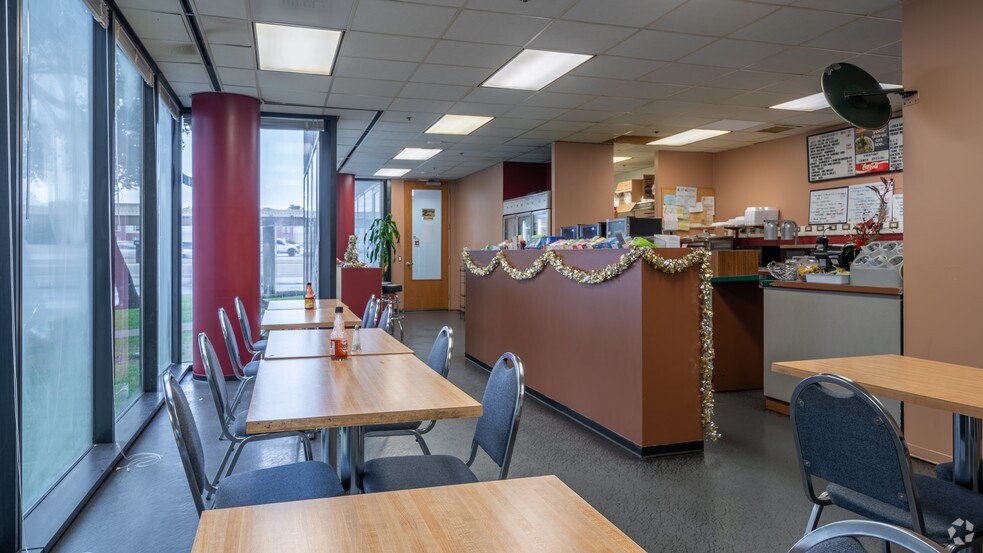 More Photos Of 2707 N Loop W, Houston Office For Lease