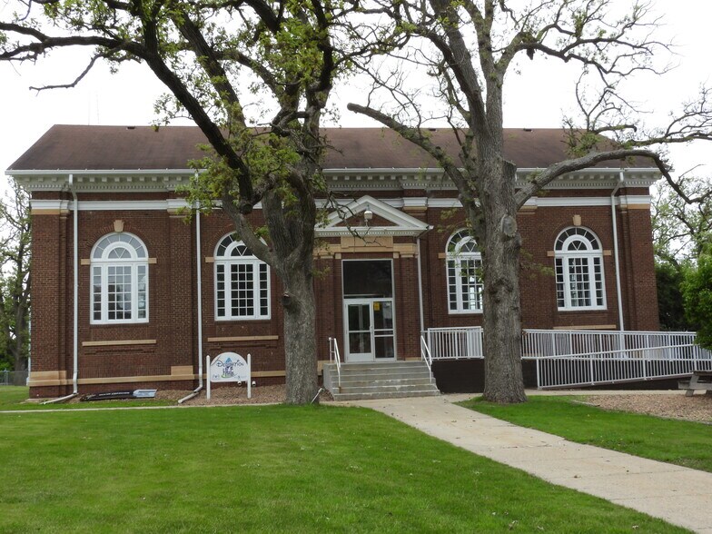 More Photos Of 315 S Grove Ave, Owatonna Schools For Sale