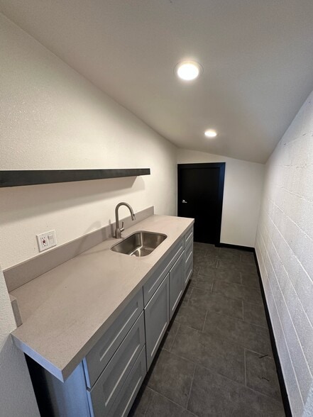 More Photos Of 4116 W Jefferson Blvd, Los Angeles Industrial For Lease
