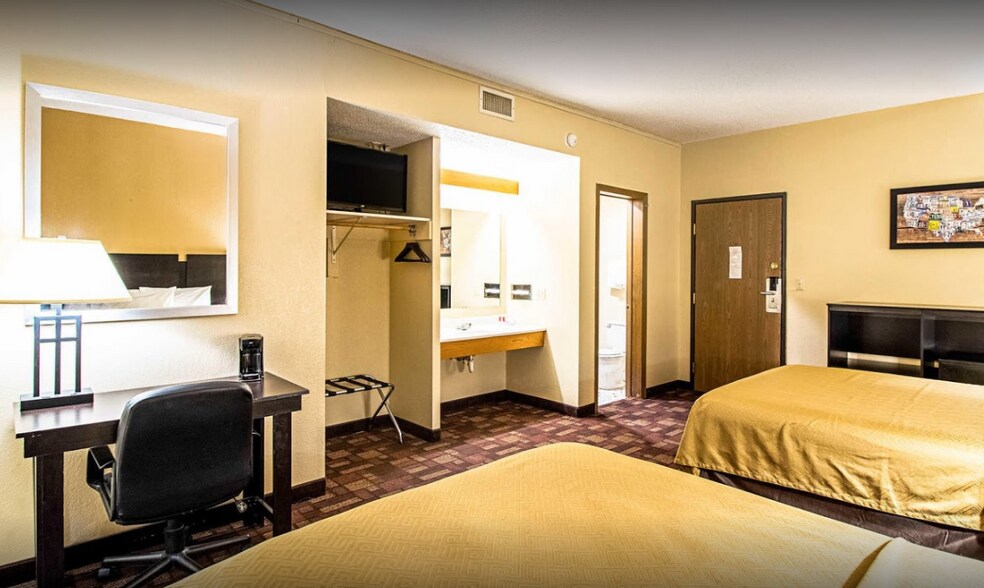 More Photos Of 920 14th St SE, Watertown Hotel For Sale