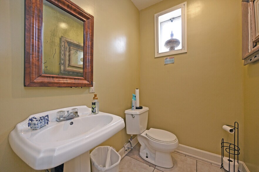 More Photos Of 2025 Dunlap St, Cincinnati Light Manufacturing For Sale