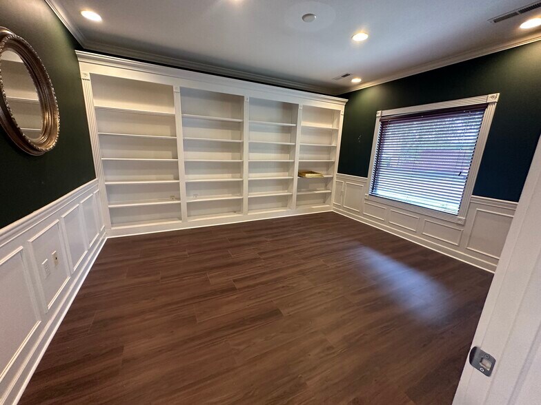 More Photos Of 1011 Lehman Ave, Bowling Green Office For Lease
