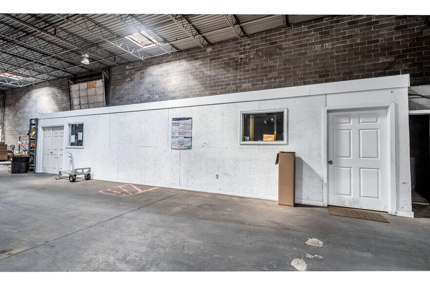 More Photos Of 40 Poplar St, Scranton Warehouse For Lease