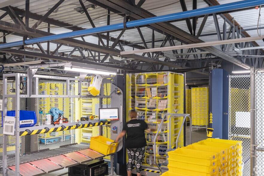 More Photos Of 1025 Boxwood Rd, Wilmington Distribution For Lease